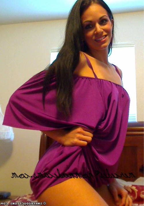12P Webcam princess Mercedes wants to strip