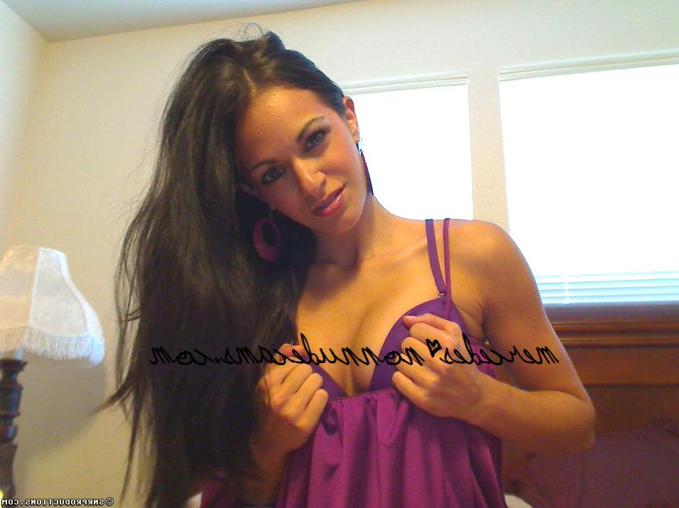 12P Webcam princess Mercedes wants to strip