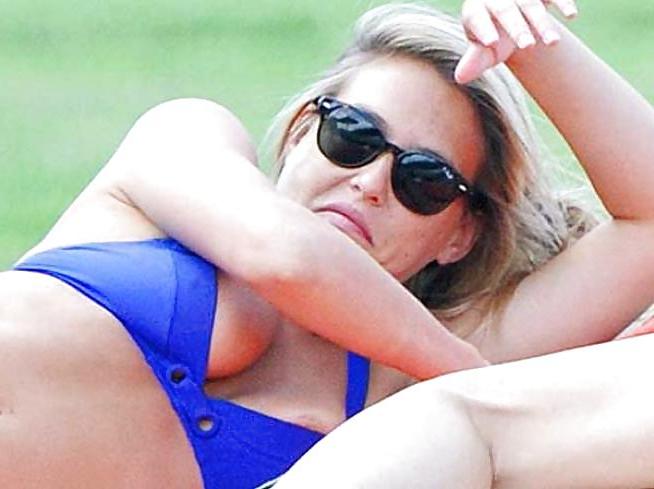 7P Bar refaeli bikini in italy