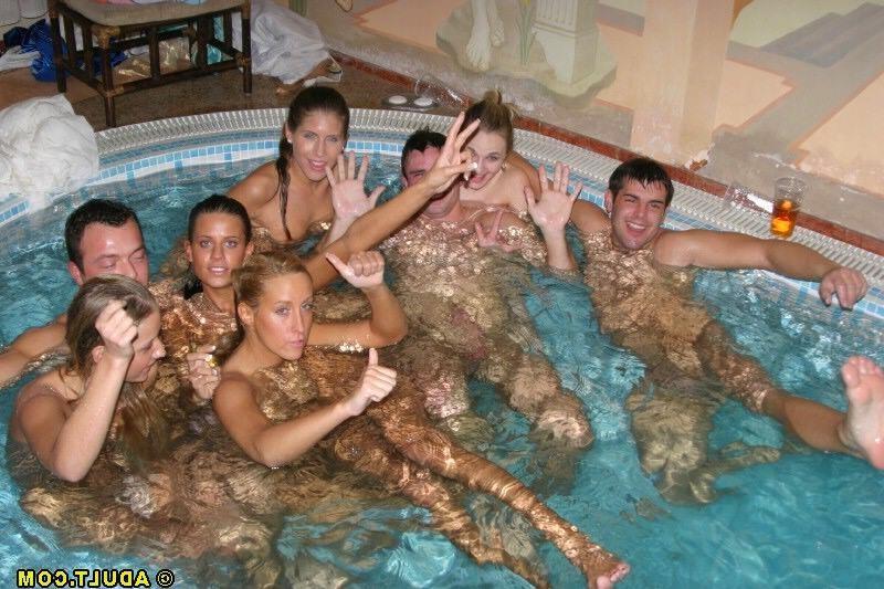 16P nude girls and guys having in the jacuzzi