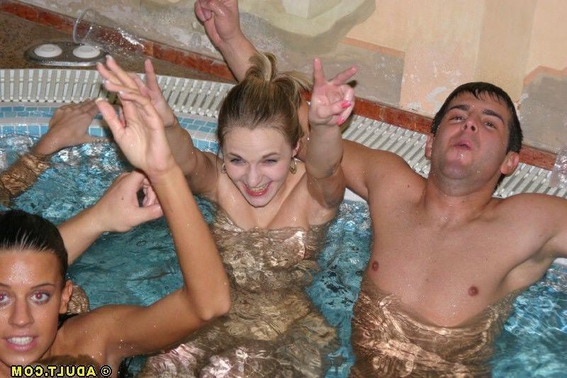 16P nude girls and guys posing in the jacuzzi