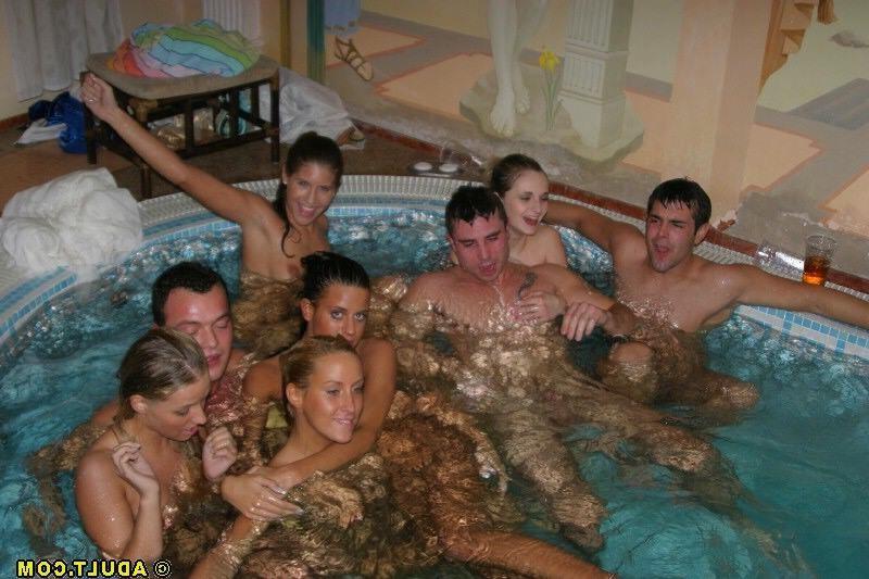 16P nude girls and guys posing in the jacuzzi