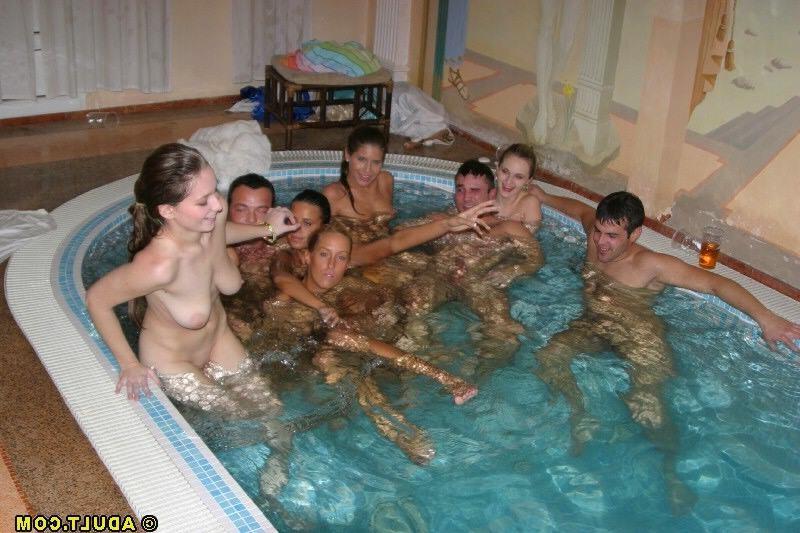 16P nude girls and guys posing in the jacuzzi