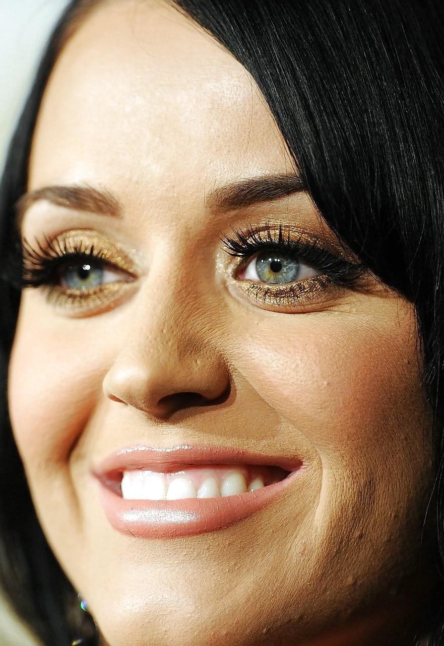 25P Katy Perrys sexy face feet shoes legs and tits deserving cum