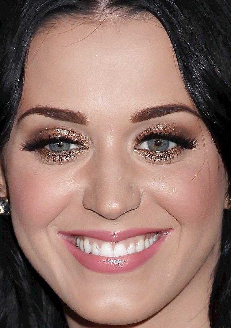 25P Katy Perrys sexy face feet shoes legs and tits deserving cum
