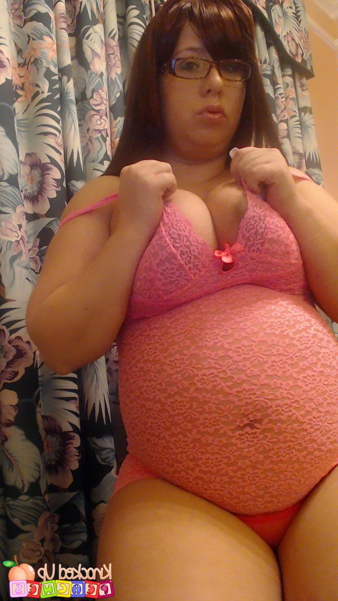 12P Georgia Peach in her pink Victoria Secret outfit
