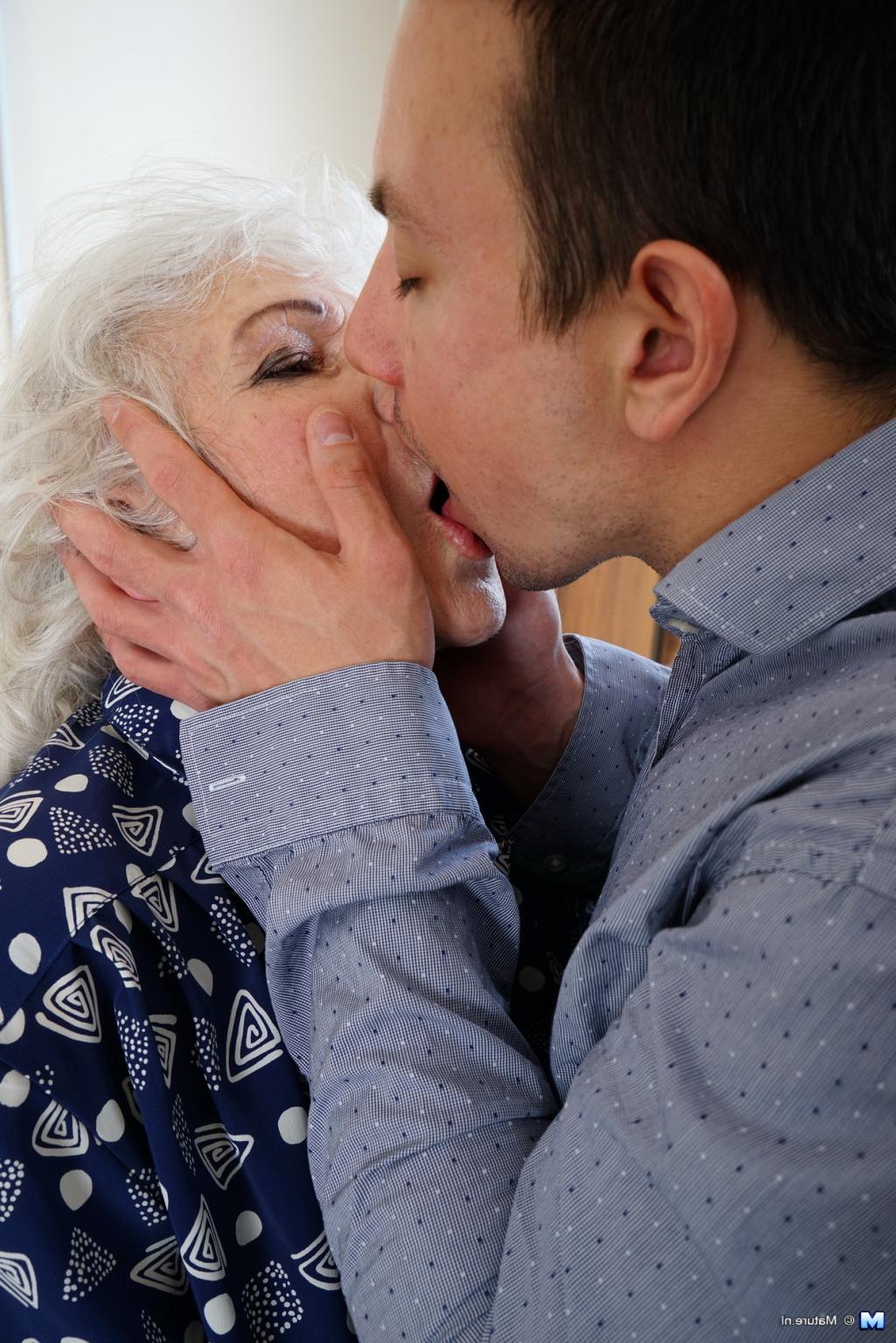 16P Naughty granny doing her toy boy