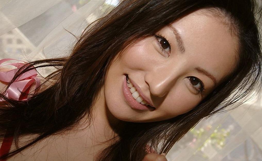 15P Naughty japanese Takako Kitahara poses showin body