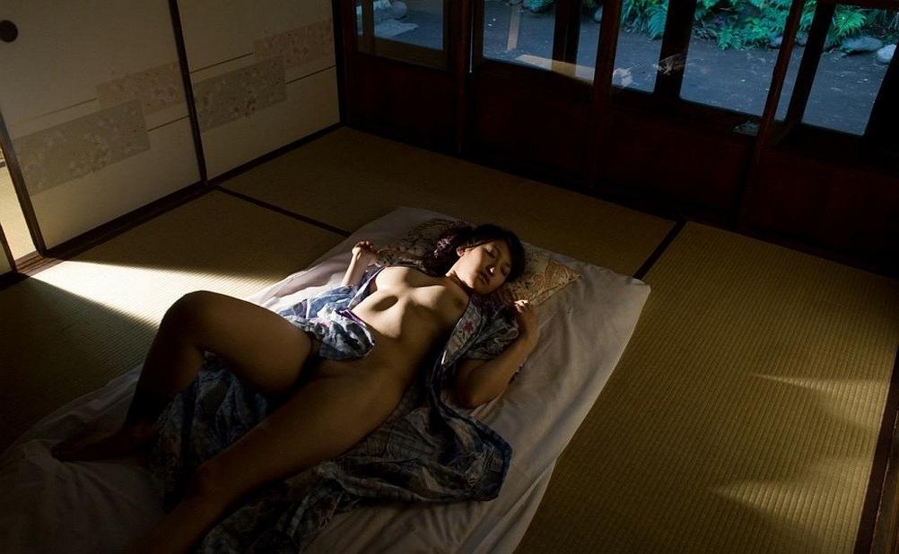 14P Big boobed japanese idol Ruru in kimono shows body