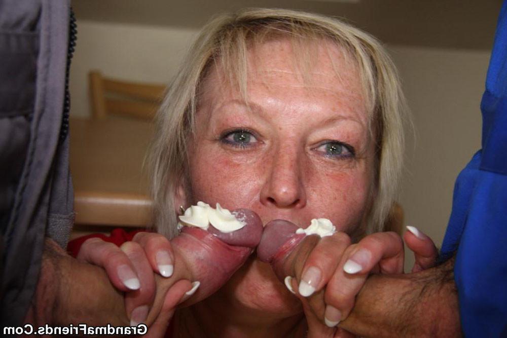 16P Kinky Grandma Fucking Her Old Wrinkled Cunt With Two Hard Cocks