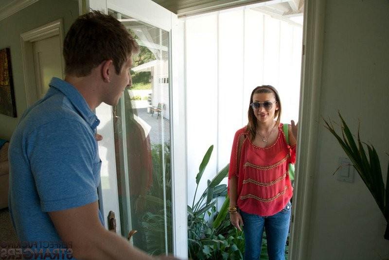 12P Carmen Mccarthy fucked by guy that gives her help