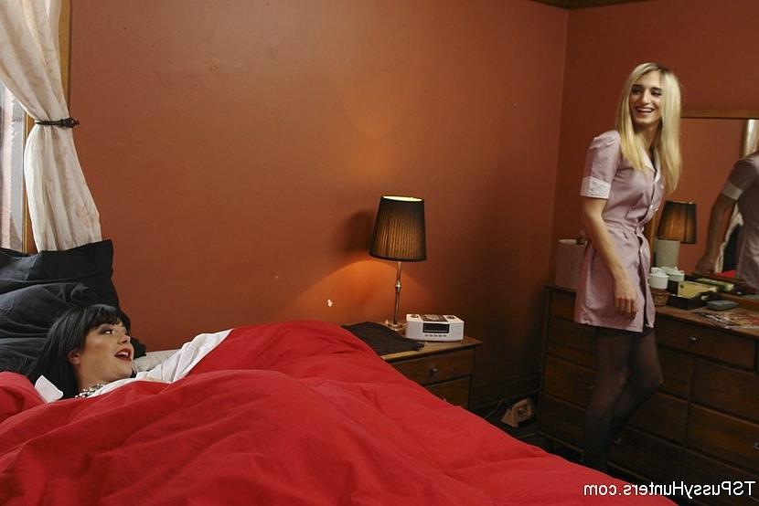 17P Kelly Klaymour cleaning lady with huge cock comes to clean and pussy fuck Siouxs