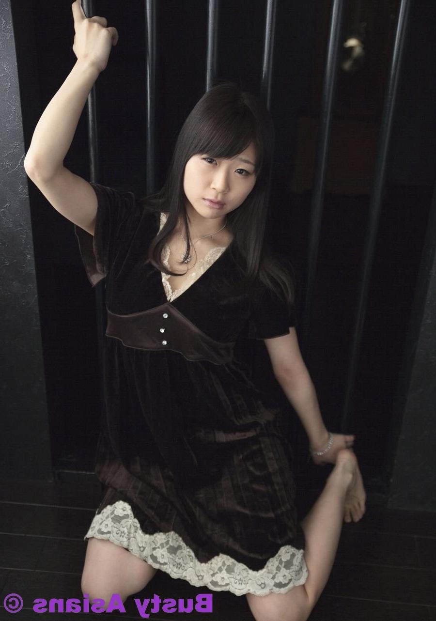 15P Big tits japanese model Miduki Momoko wearing sensual lingerie
