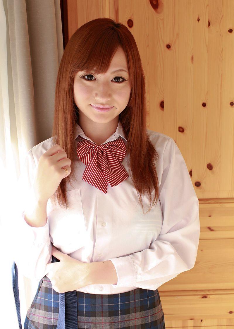 15P Reon Otowa posing her natural big tits in striped bikini