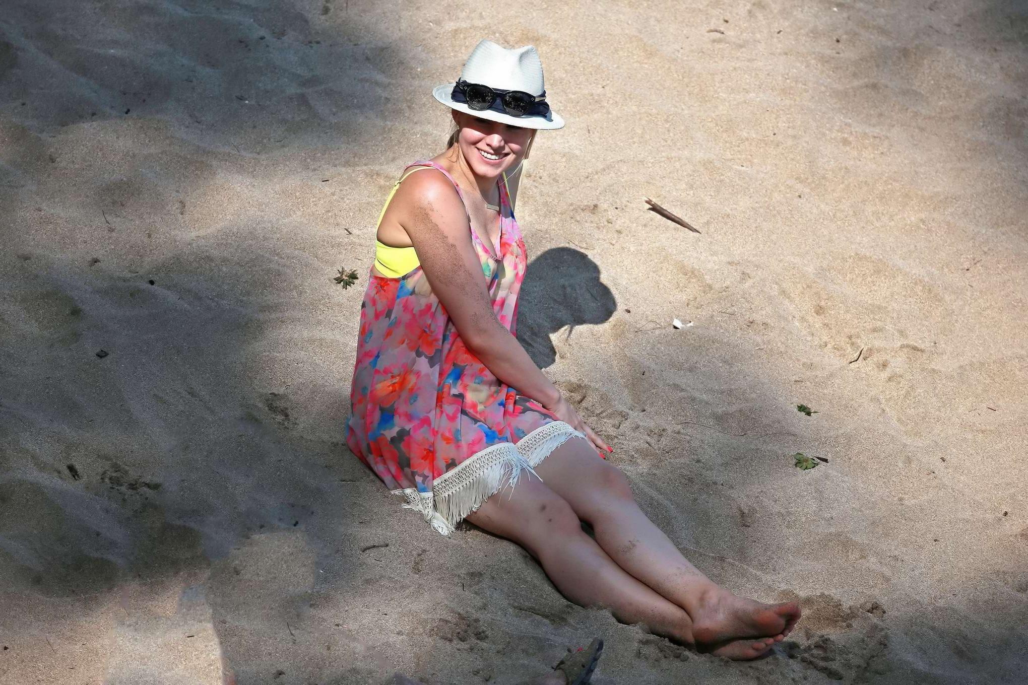 16P Kristen Bell showing off her yellow bikini ass at the beach in Hawaii