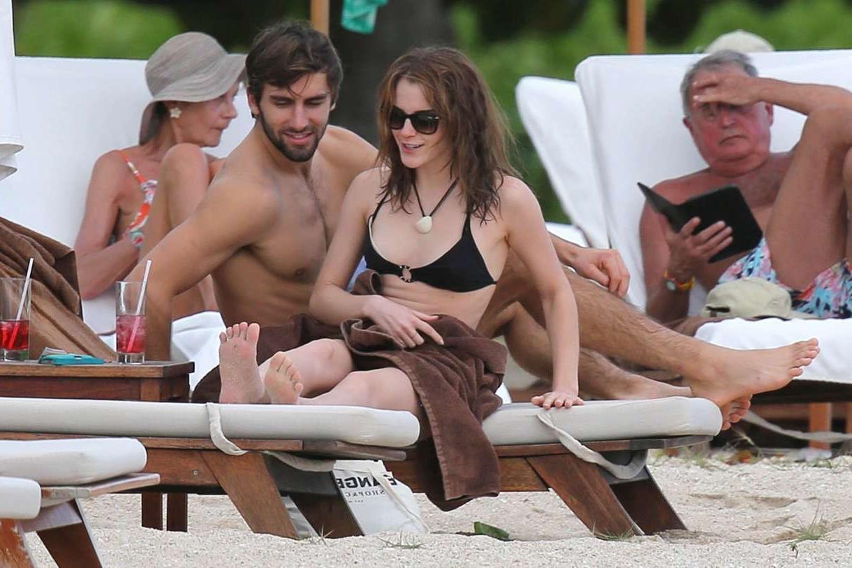 16P Emma Watson cute in bikini being caught with boyfriend 