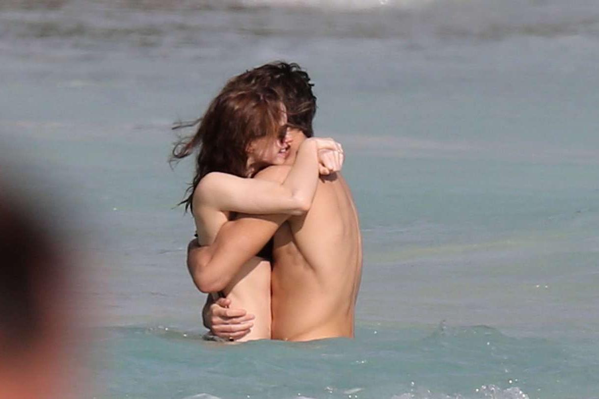 16P Emma Watson cute in bikini being caught with boyfriend 