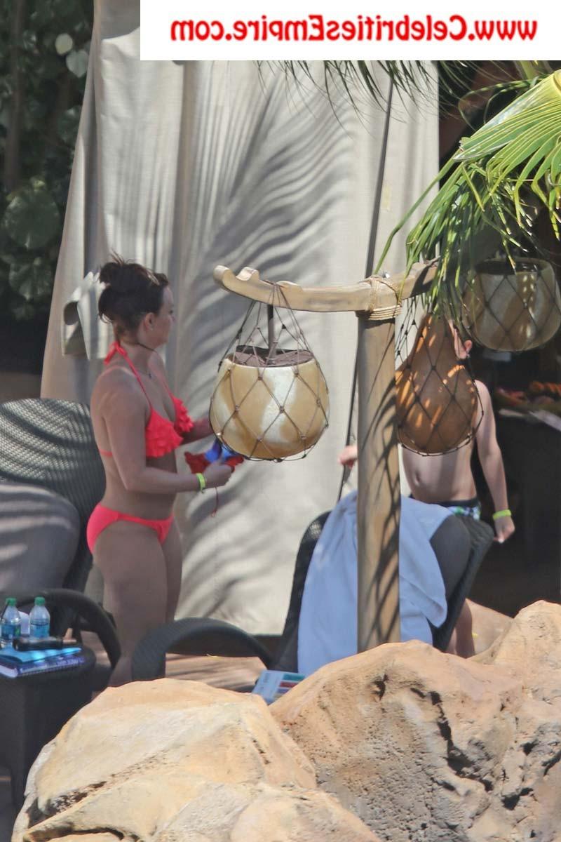20P Britney Spears  see her body in sexy bikini