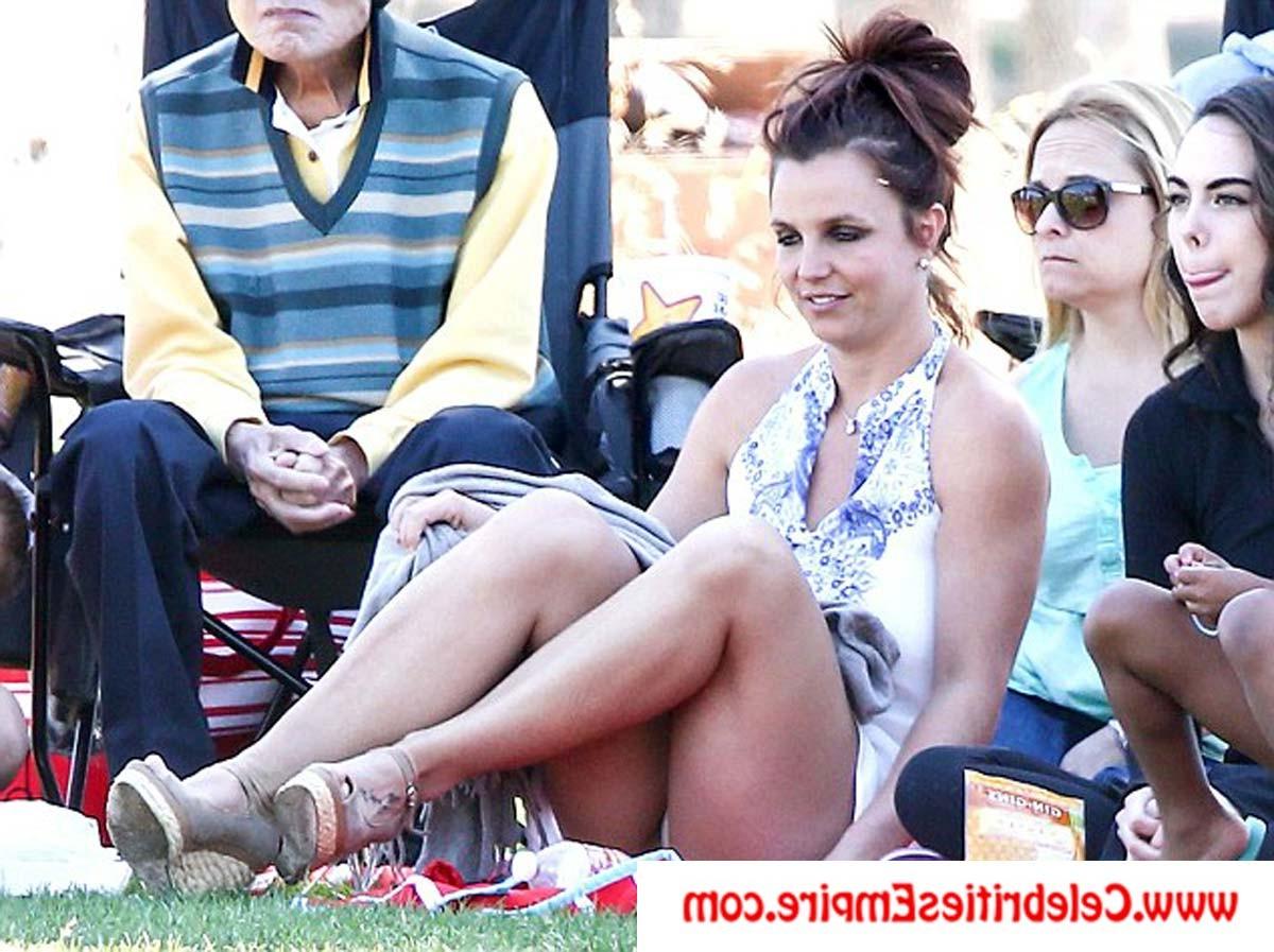 20P Britney Spears  see her body in sexy bikini