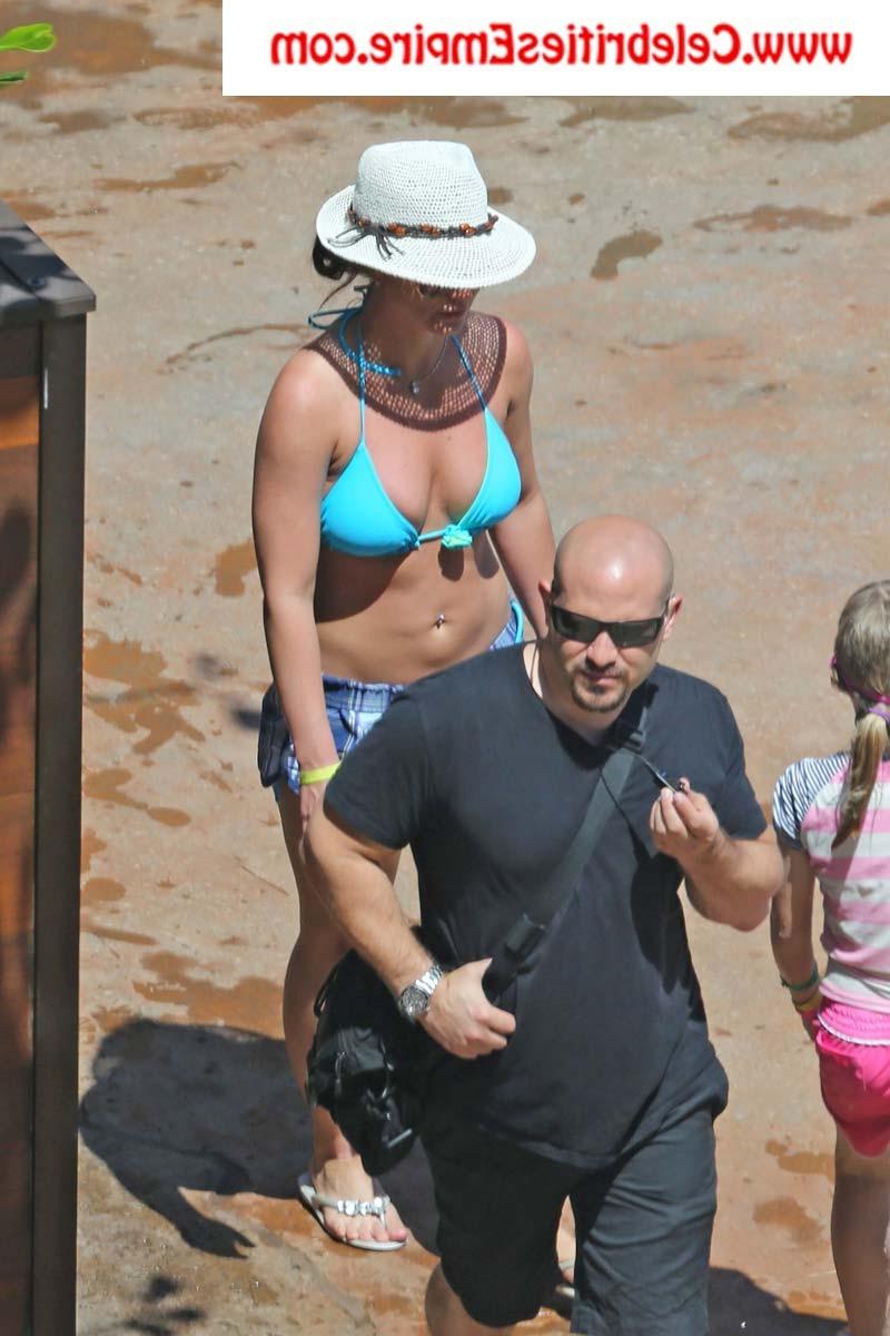 20P Britney Spears  see her body in sexy bikini