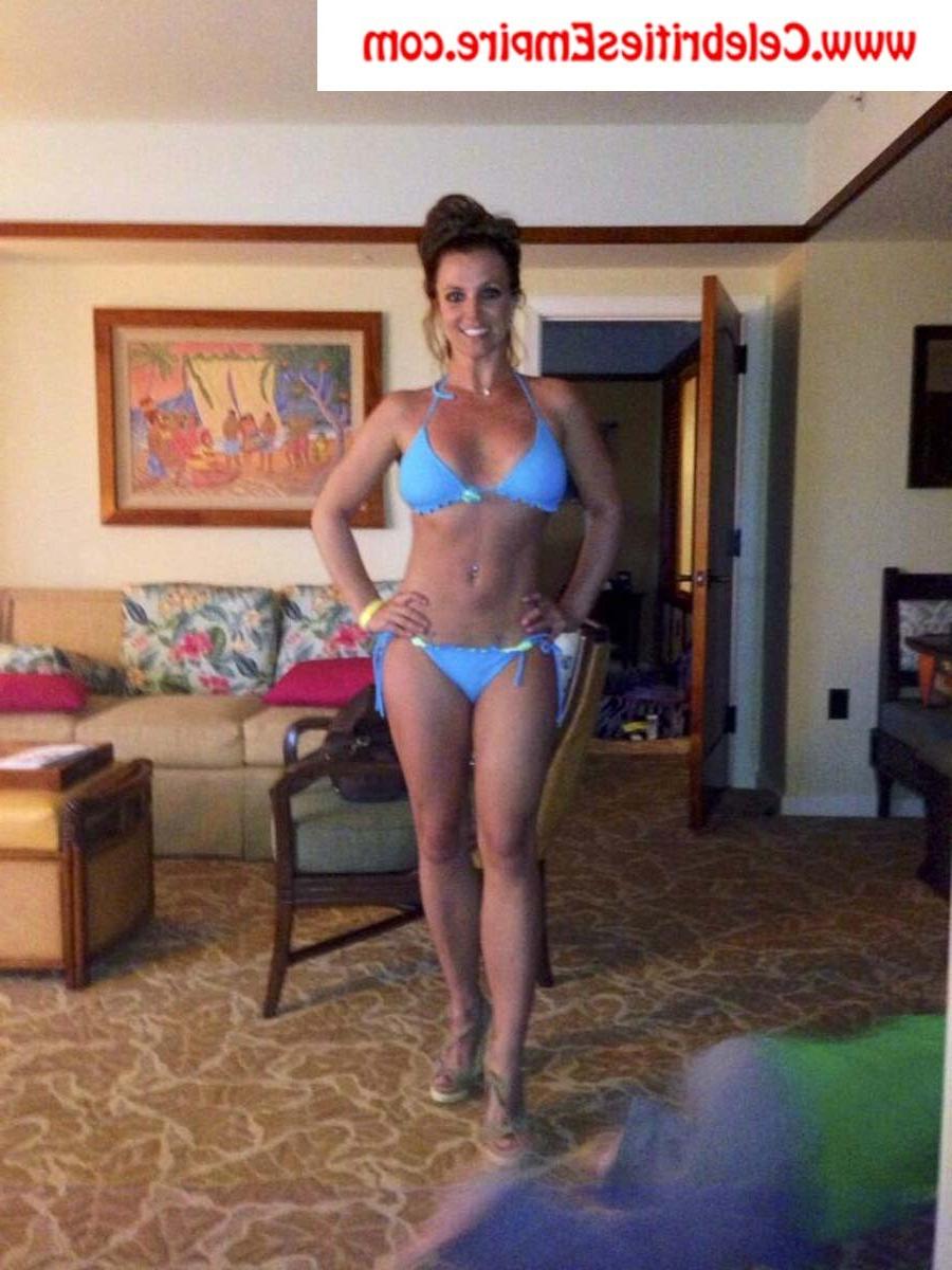 20P Britney Spears  see her body in sexy bikini