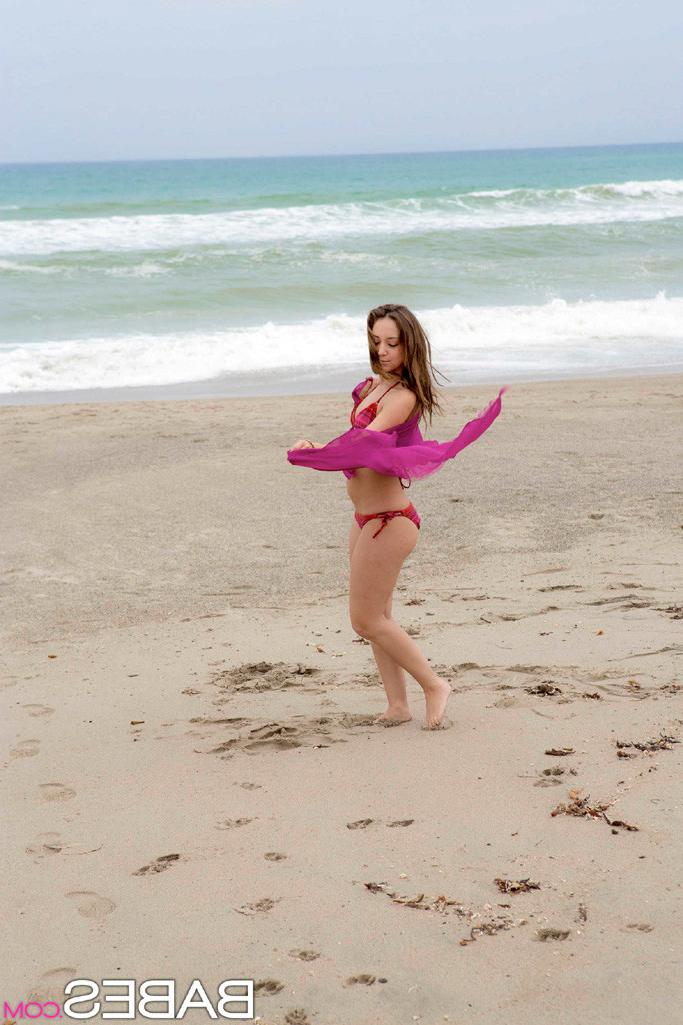 15P Remy Lacroix wraps her swollen pussy around his thick cock