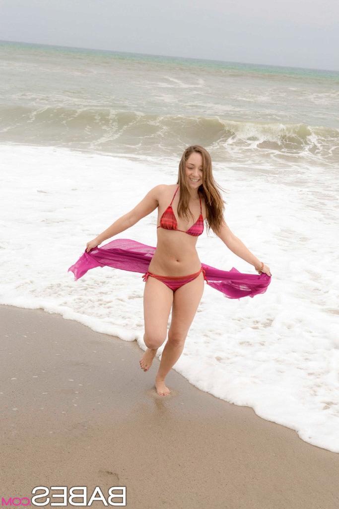15P Remy Lacroix wraps her swollen pussy around his thick cock