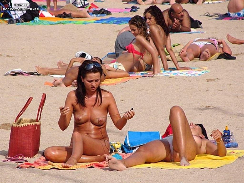 12P Hot bikini pics with sexy girls with nude titties
