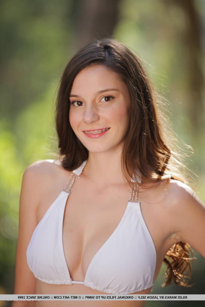 16P Cute teen Rilee Marks stripping off bikini