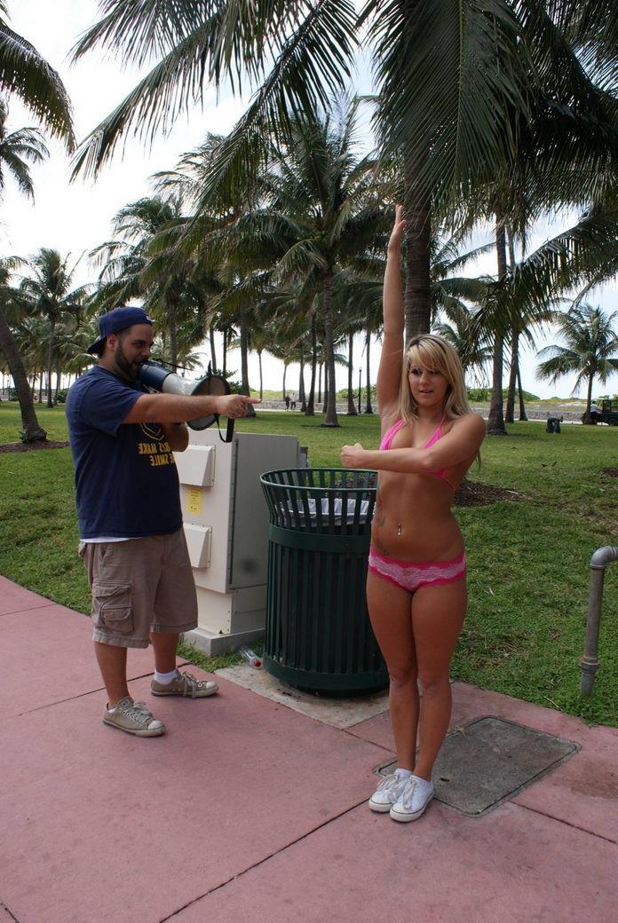 16P banging a hot blonde bikinibabe in the cabana
