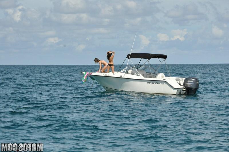 16P Two bikini babes take turns banging a big pecker at open sea