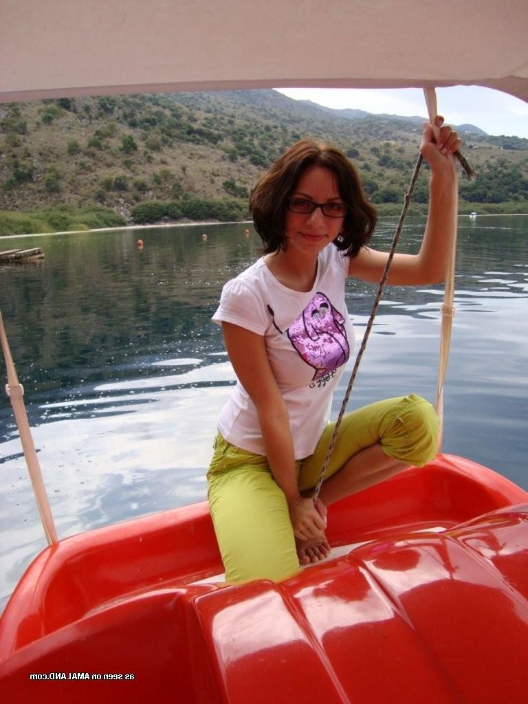 15P Gorgeous teen GF teasing in bikini vacation photos