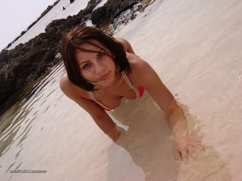 15P Gorgeous teen GF teasing in bikini vacation photos