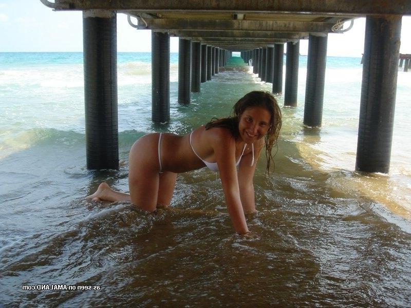 15P Teen GF poses in bikini and sucks cock on holiday