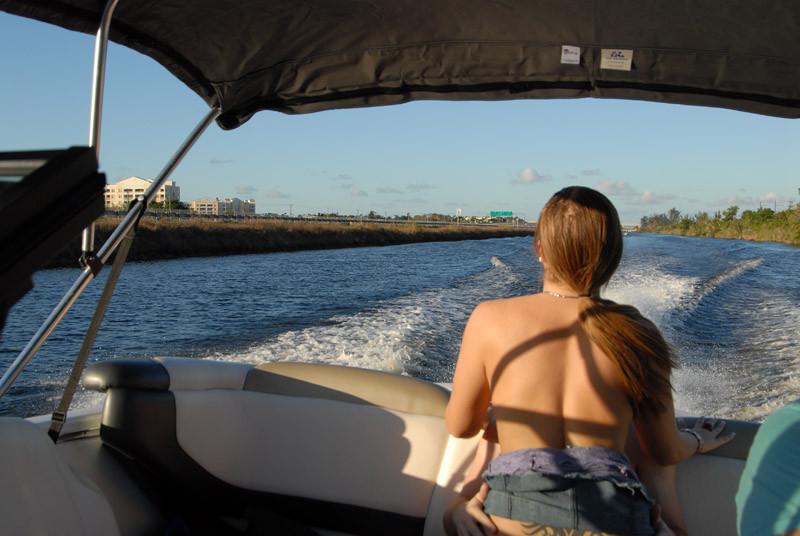20P Sea harlot gives good services.|Chick loves hot outdoor banging.|Ramming stallio