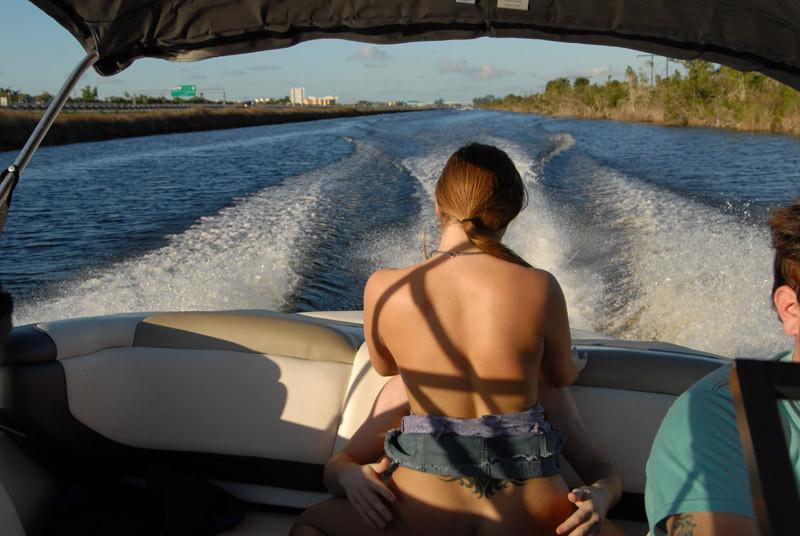 20P Sea harlot gives good services.|Chick loves hot outdoor banging.|Ramming stallio