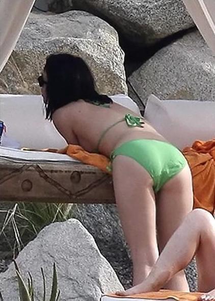 16P Katy Perry sexy big boobs in a bikini