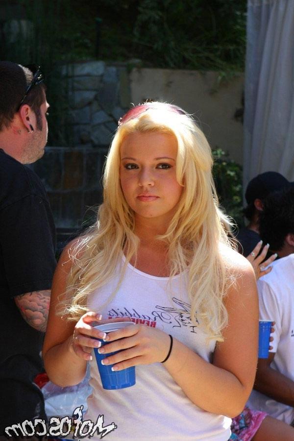 14P Big boobs blonde coed in bikini orgy sex party outdoors