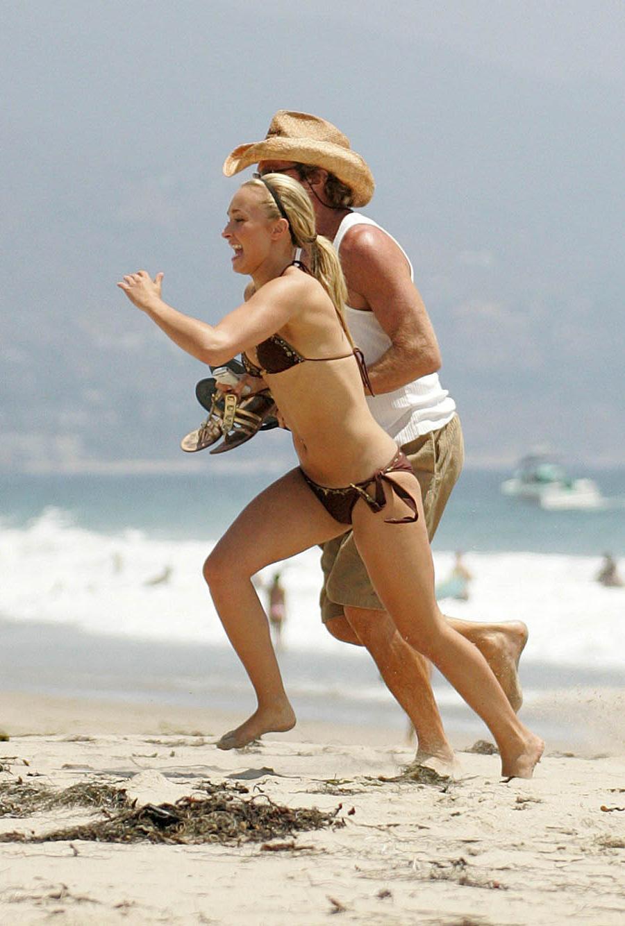 15P Hayden Panettiere celebrity in bikini at the beach pictures