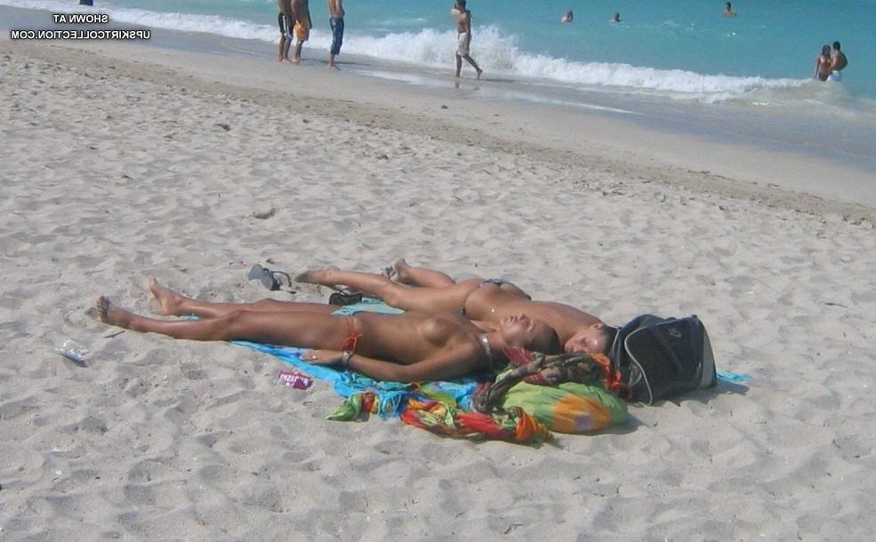 12P Tiny bikini panties look great on suntanned girls