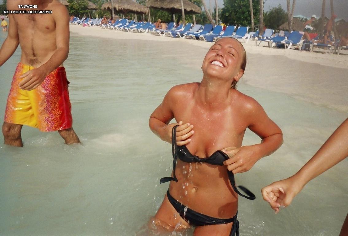 12P Bikini girls love getting sun tanned on the beach