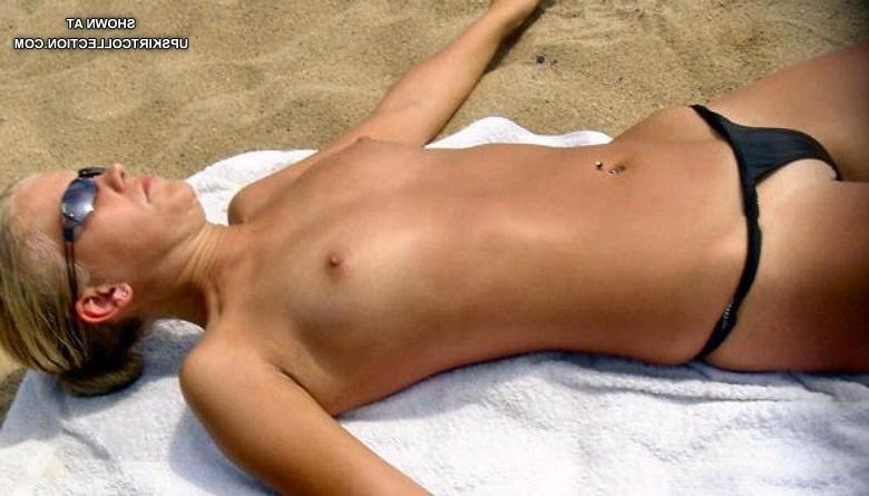 12P Sexy bikini girls getting suntanned bare titted