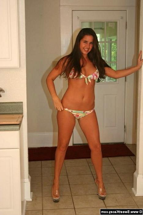 16P Kacey Kox Stripping Bikini And Toying Pussy