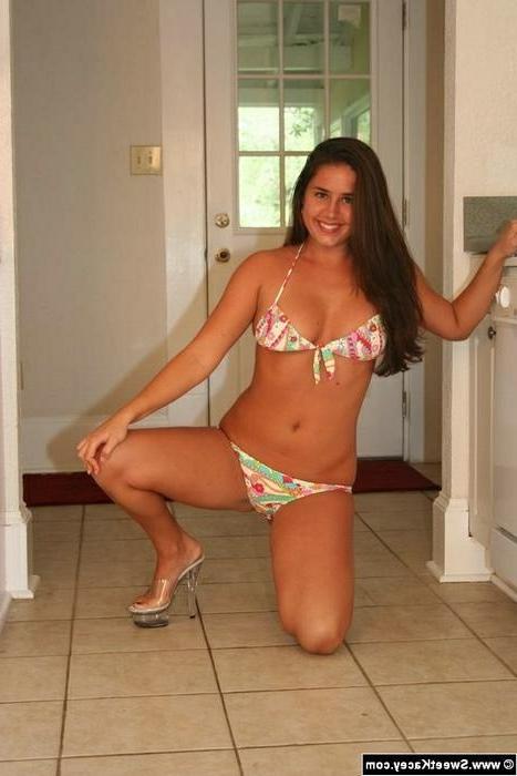 16P Kacey Kox Stripping Bikini And Toying Pussy