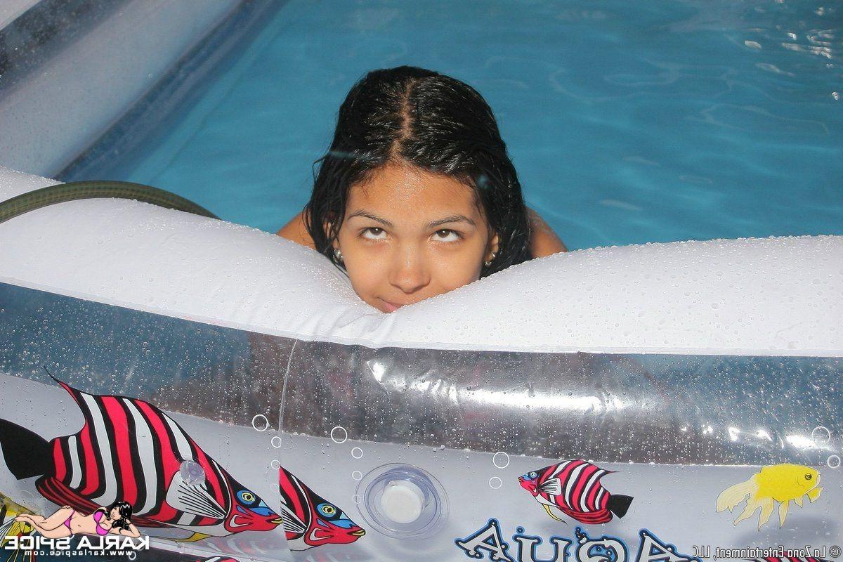 16P Busty latina bikini girl