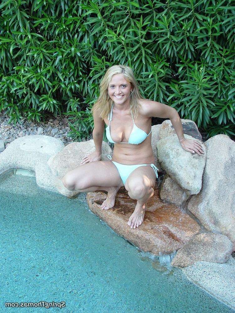 16P Girl in bikini masturbates in a swimming pool