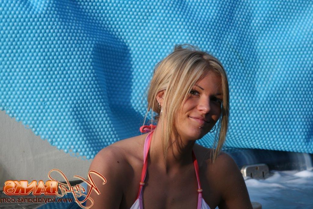 16P Kayla flashes some titty in the hot tub