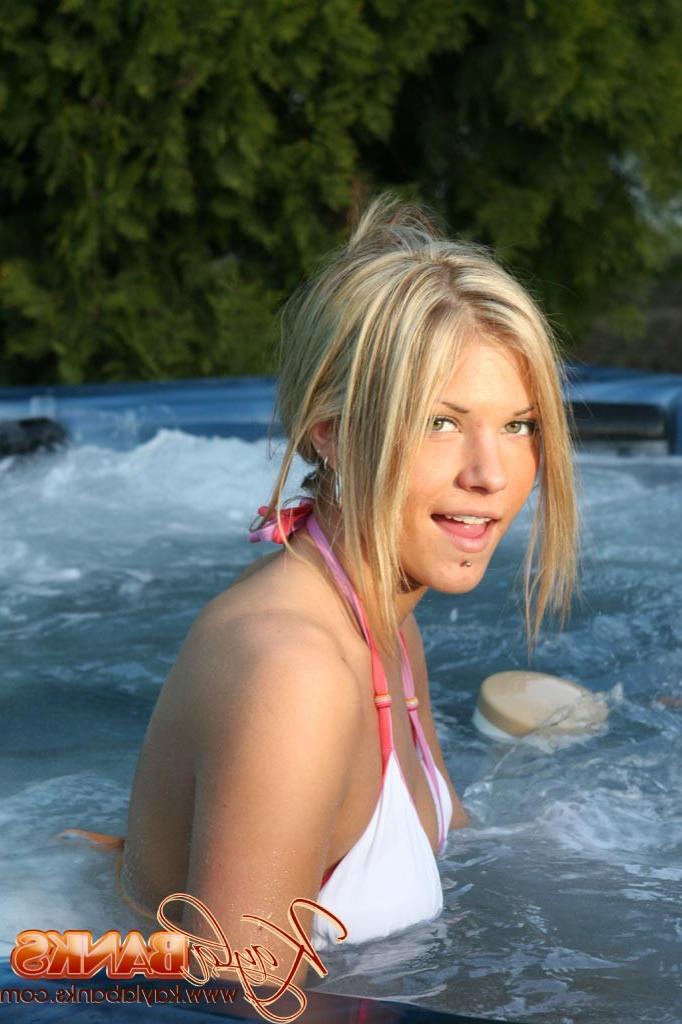 16P Kayla flashes some titty in the hot tub