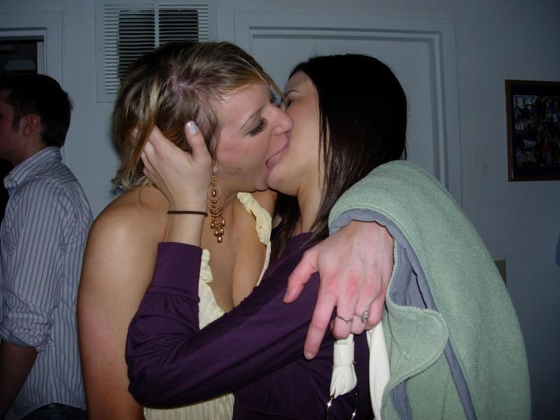 16P Amateur girls kissing