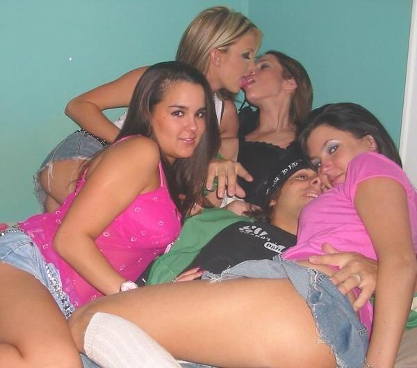 16P Amateur girls kissing